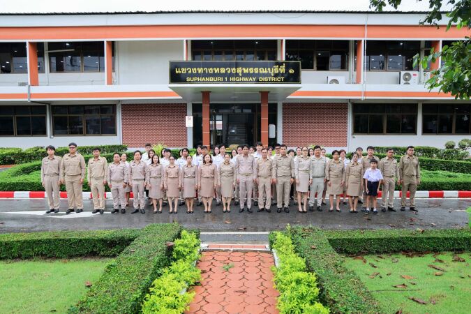 ร่วมกิจกรรมเนื่องในวันพระราชทานธงชาติไทย